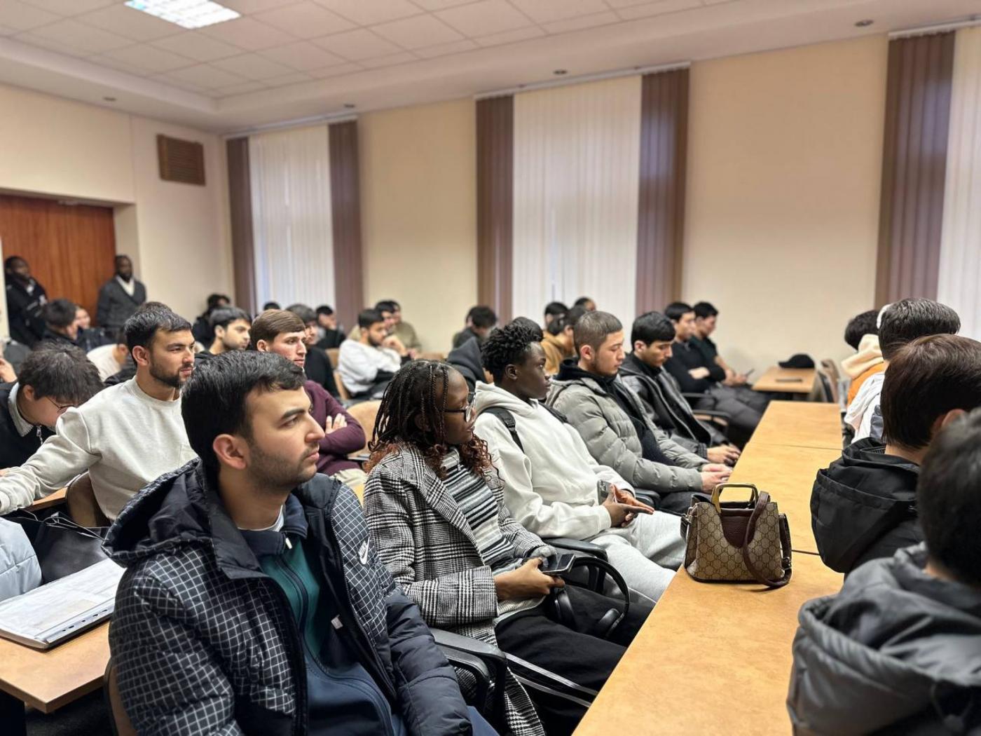 Представитель отдела по гражданству и миграции встретился с обучающимися ФМС